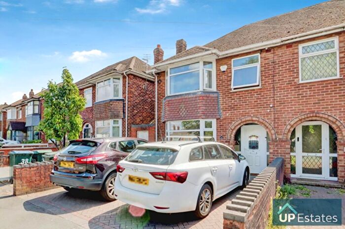 3 Bedroom Semi-Detached House For Sale In St James Lane, Coventry, CV3