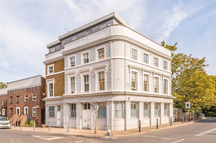 2 Bedroom Flat To Rent In The Cricketers, Old Ford Road, London, E2