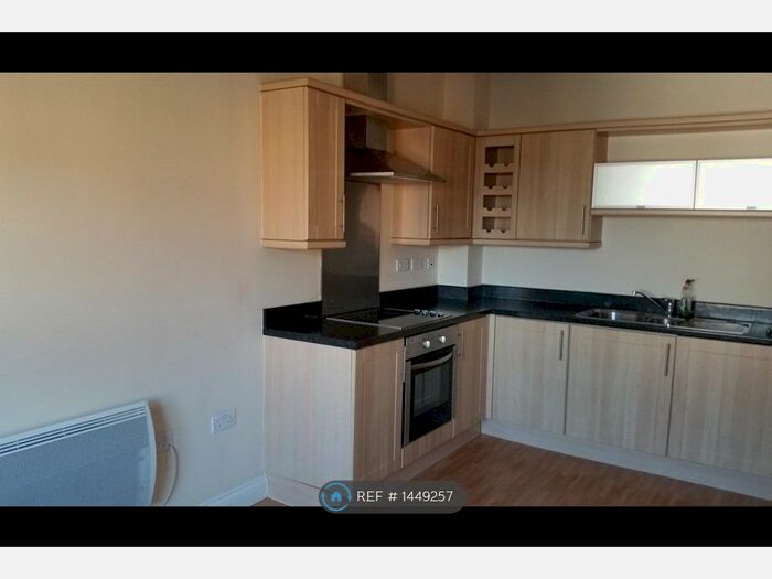 2 Bedroom Flat To Rent In Saddlers Court, Kingswood, Bristol, BS15