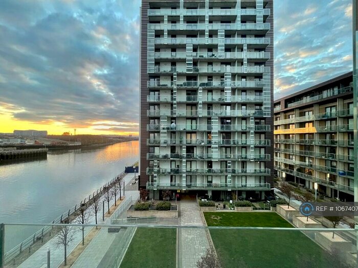 2 Bedroom Flat To Rent In Meadowside Quay Walk, Glasgow, G11