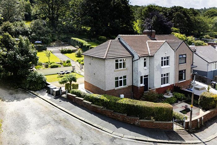 3 Bedroom Semi Detached House For Sale In Avison Road, Cowlersley, Huddersfield, HD4