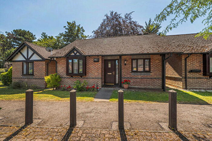 2 Bedroom Bungalow For Sale In Sherwood Gardens, Henley-on-Thames, Oxfordshire, RG9