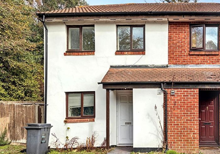 3 Bedroom Detached House For Sale In Eider Close, Hayes, Middlesex, UB4