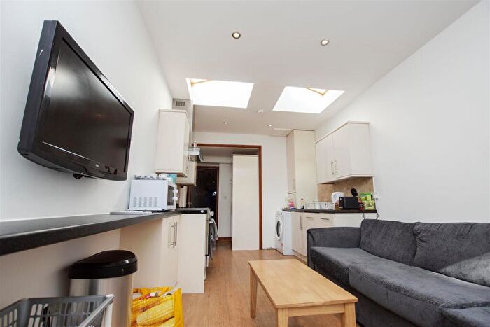 7 Bedroom House To Rent In Tiverton Road, Birmingham, West Midlands, B29