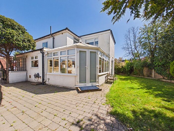 3 Bedroom Detached House For Sale In Garden Close, Ashford, Surrey, TW15