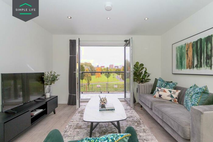 2 Bedroom Apartment To Rent In Empyrean, Salford, M7