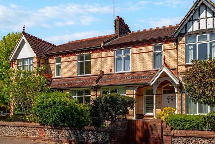 2 Bedroom Maisonette For Sale In Cambridge Road, Worthing Central, Worthing, BN11