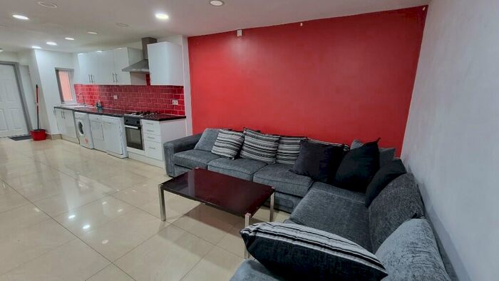 7 Bedroom Detached House To Rent In Alton Road, Birmingham, B29