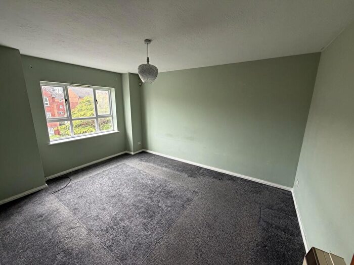 2 Bedroom Apartment To Rent In Princes Gardens, L3