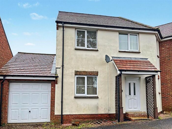 3 Bedroom Link Detached House To Rent In Swain Close, Axminster, Devon, EX13