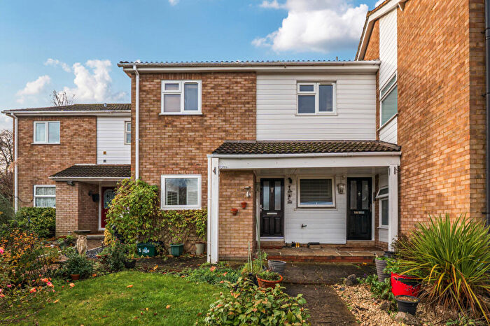 2 Bedroom Flat For Sale In Highmoor, Harpenden, AL5