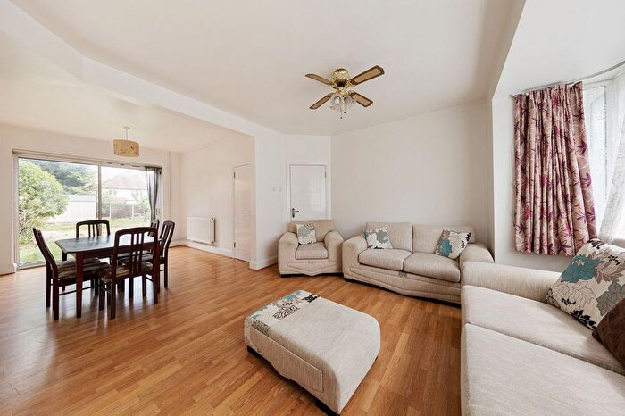 3 Bedroom Semi-detached House For Sale In Heming Road, Edgware, HA8