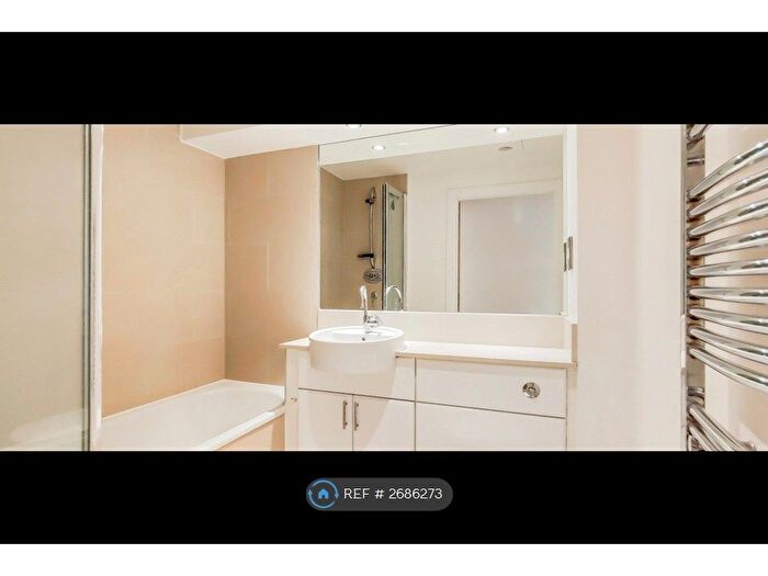 1 Bedroom Flat To Rent In The Royal Quarter, Kingston, KT2