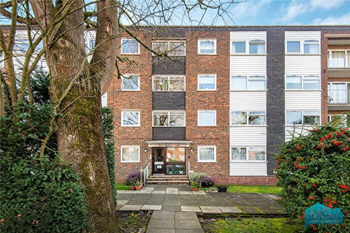 3 Bedroom Apartment For Sale In Maplin Close, London, N21