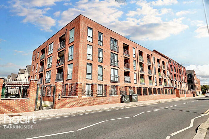 1 Bedroom Flat For Sale In Marine Crescent, Hainault, IG6