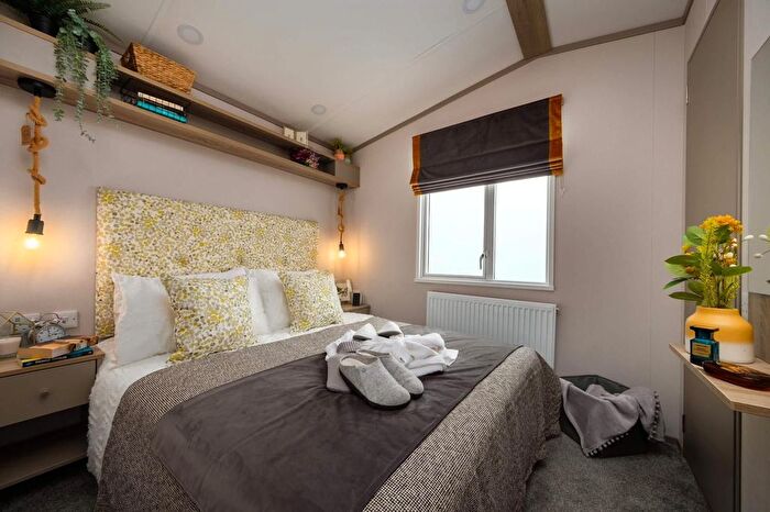 2 Bedroom Mobile/park Home For Sale In Amotherby Lane, Amotherby, Malton, YO17