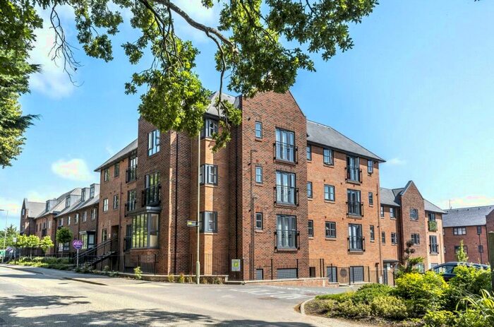 2 Bedroom Apartment To Rent In Willow House, Hook, RG27