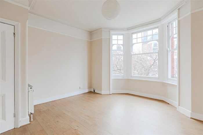 2 Bedroom Flat To Rent In Elmhurst Street, London, SW4