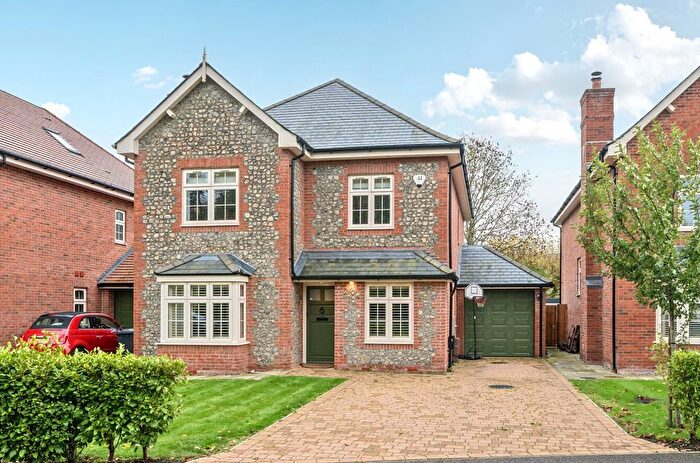 5 Bedroom Detached House For Sale In Woodlark Gardens, Hambrook, PO18