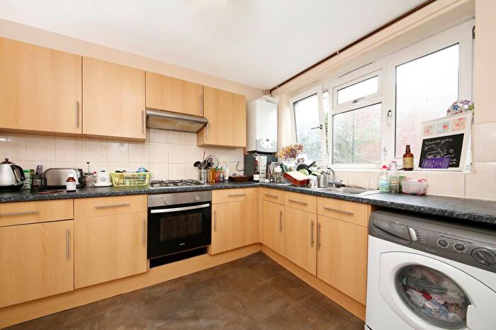 3 Bedroom Ground Maisonette To Rent In Douglas Way, Addey House, SE8
