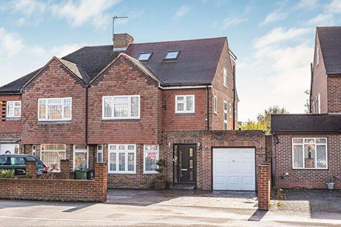 4 Bedroom Semi-Detached House For Sale In Shepherds Lane, Dartford, DA1