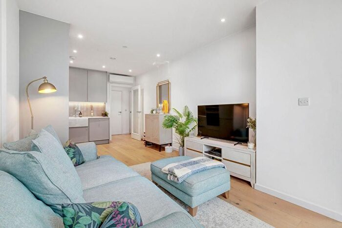 1 Bedroom Flat For Sale In Upper Richmond Road, London, SW15