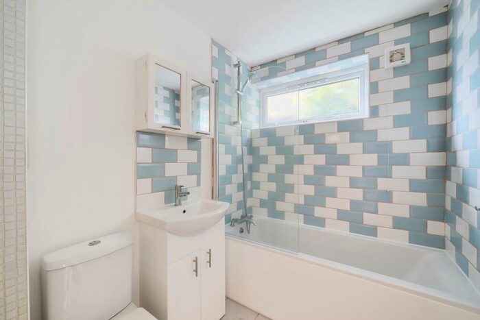 2 Bedroom Flat To Rent In Burnt Ash Hill Lee, SE12