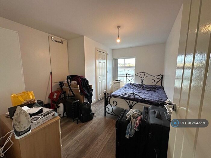 1 Bedroom Flat To Rent In Meanwood Road, Leeds, LS7