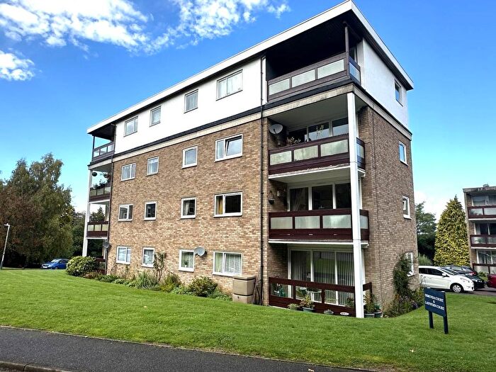 2 Bedroom Flat For Sale In Ferndale Close, Tunbridge Wells, Kent, TN2