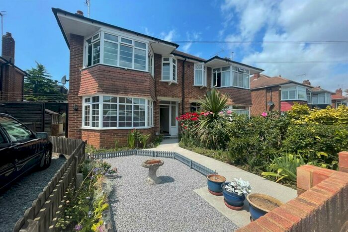 2 Bedroom Flat To Rent In Bruce Avenue, Worthing, BN11