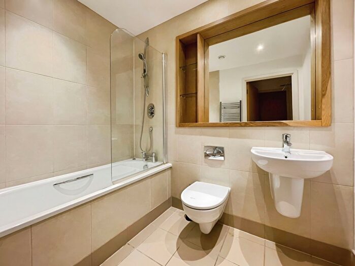 1 Bedroom Flat To Rent In Gateway South, Marsh Lane, Leeds, LS9