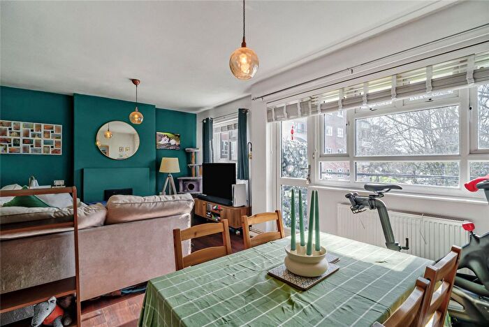 3 Bedroom Flat For Sale In Aldrington Road, Furzedown, SW16