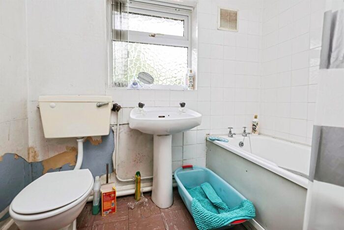 3 Bedroom Terraced House For Sale In Debenham Road, Birmingham, B25