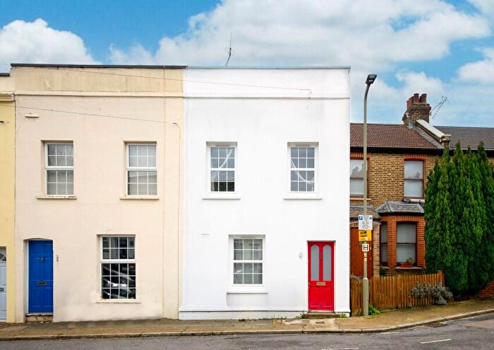 2 Bedroom Terraced House To Rent In Fredericks Place, North Finchley, N12