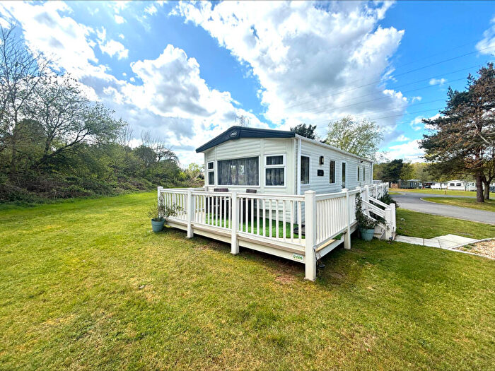 2 Bedroom Caravan For Sale In Two Bed Abi Oakley, Caldecott Hall Country Park, Beccles Road, Fritton, Norfolk, NR31