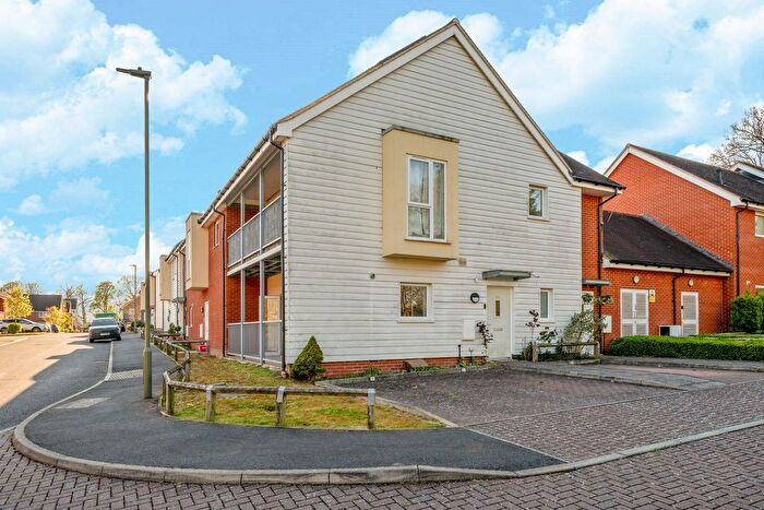 1 Bedroom Flat For Sale In Strawberry Fields, Row Town, KT15