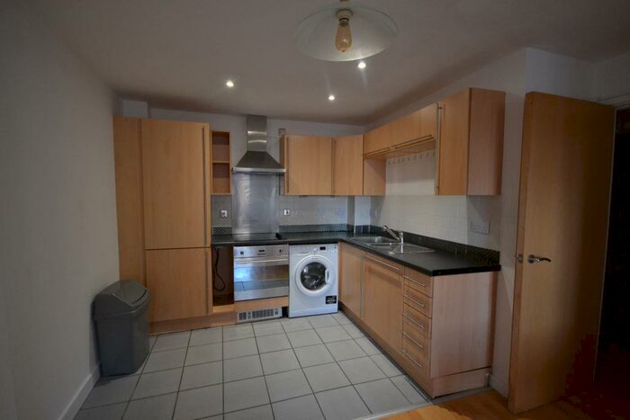2 Bedroom Flat To Rent In Queen's Court, Hull, HU1