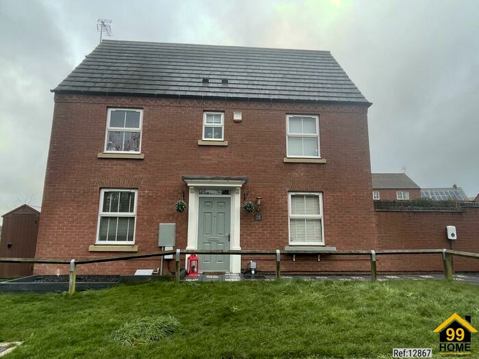 3 Bedroom Semi-Detached House For Sale In Coltsfoot Close, Rugby, Warwickshire, CV23