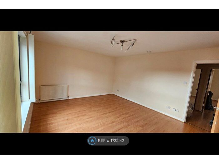 2 Bedroom Flat To Rent In Muirend Avenue, Glasgow, G44