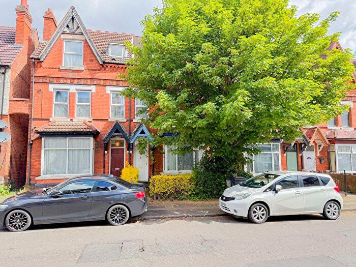 5 Bedroom Semi-Detached House For Sale In Cecil Road, Birmingham, B24
