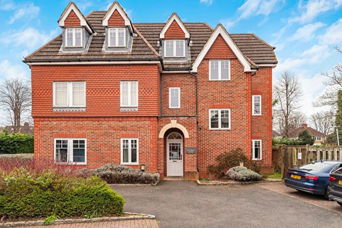 1 Bedroom Flat For Sale In Heathlands Close, Sunbury-On-Thames, Surrey, TW16