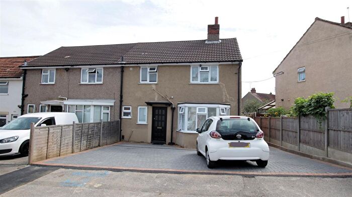 3 Bedroom End Of Terrace House To Rent In Romsey Road, Tilehurst, Reading, RG30