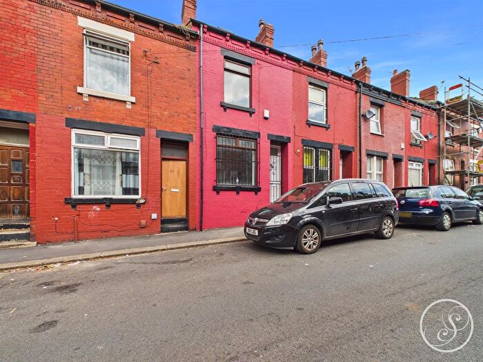 4 Bedroom Terraced House For Sale In Nowell Mount, Leeds, LS9