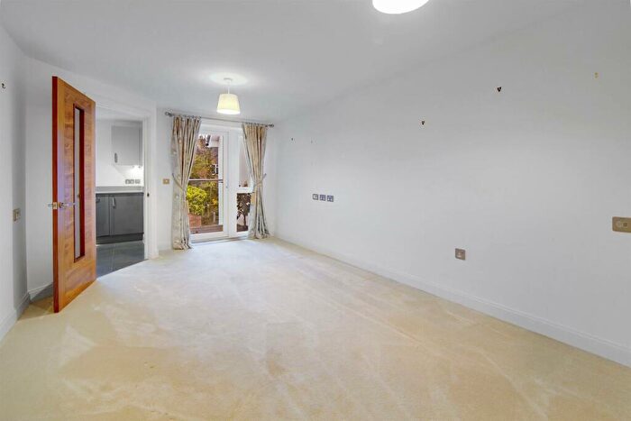 1 Bedroom Apartment For Sale In Manor Park Road, Chislehurst, BR7