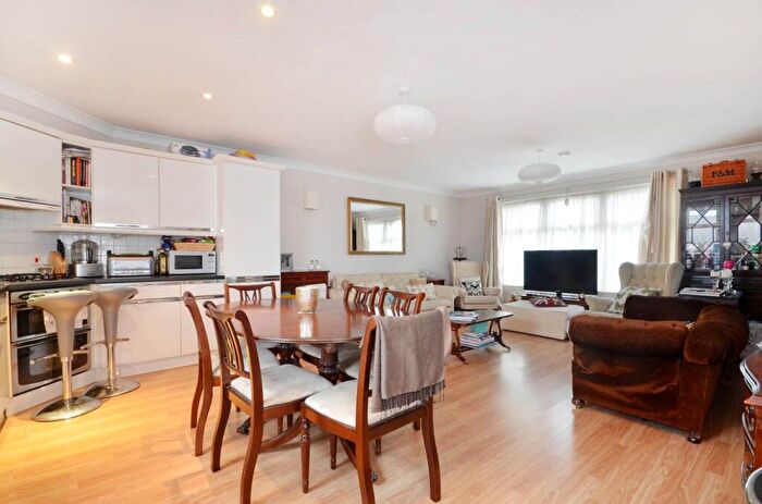 2 Bedroom Flat To Rent In Kingston Hill, Kingston, Kingston Upon Thames, KT2