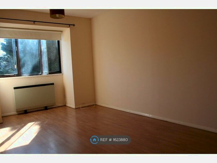 1 Bedroom Flat To Rent In Leaside Road, London, E5