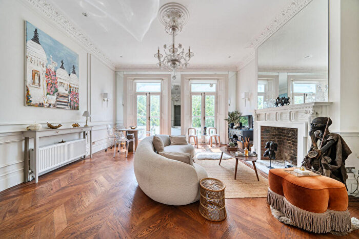 2 Bedroom Flat For Sale In Redcliffe Gardens, London, Greater London, , Chelsea, London, SW10