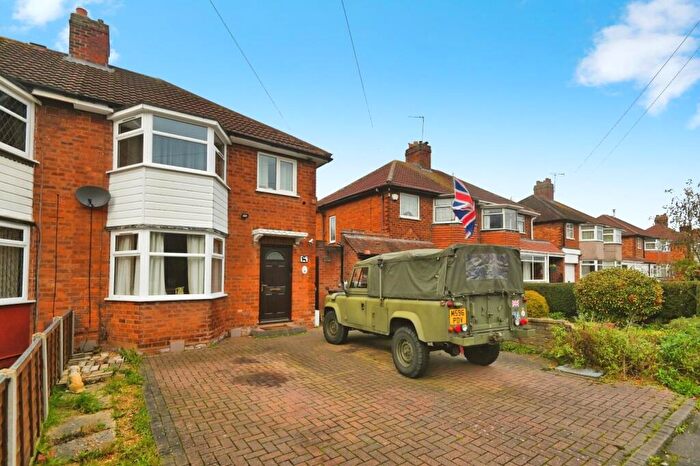 3 Bedroom Semi-Detached House For Sale In George Avenue, Mile Oak, Tamworth, B78