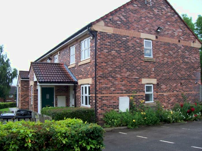 2 Bedroom Ground Flat To Rent In Constance Gardens, Leeds, West Yorkshire, LS7