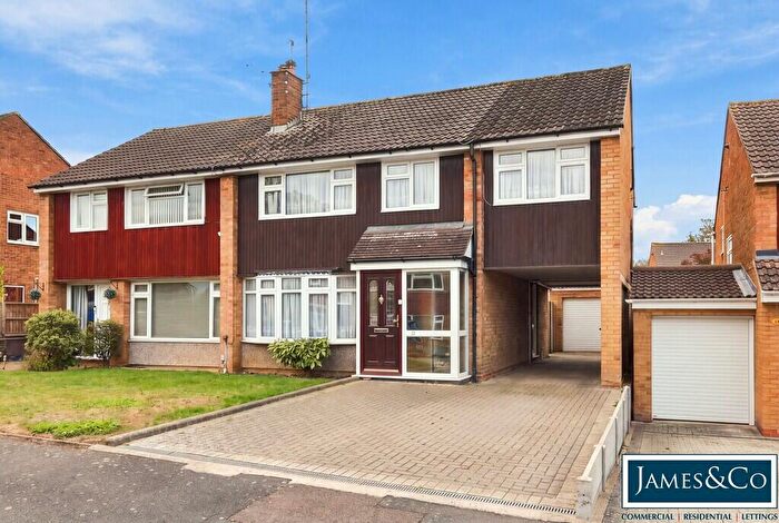 5 Bedroom Semi-Detached House For Sale In Greygoose Park, Harlow, CM19